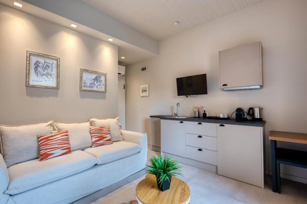 Saronis Suites Saronida Extérieur photo