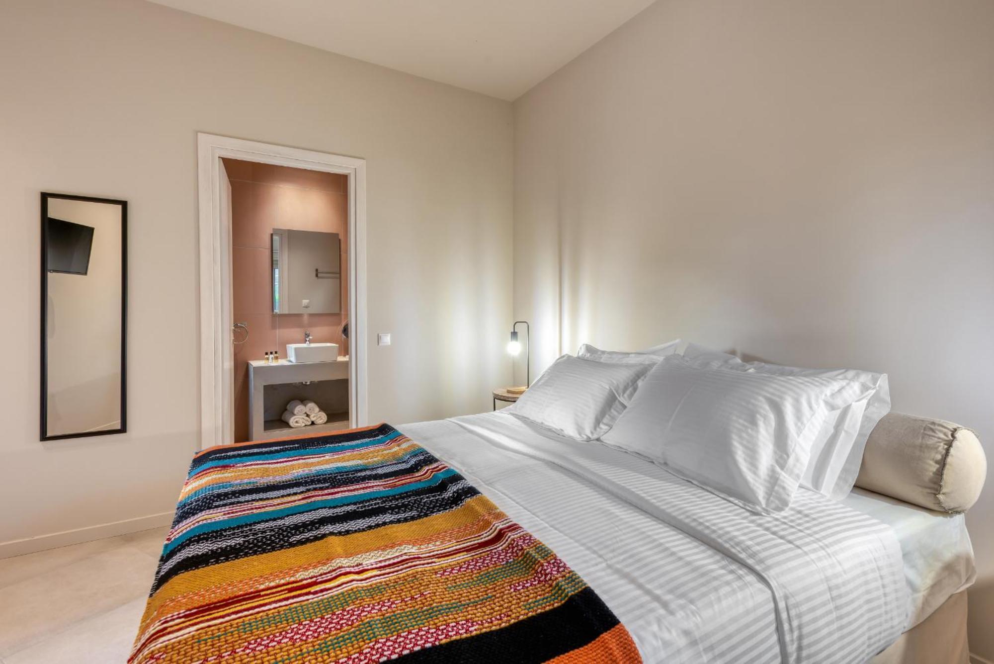 Saronis Suites Saronida Extérieur photo